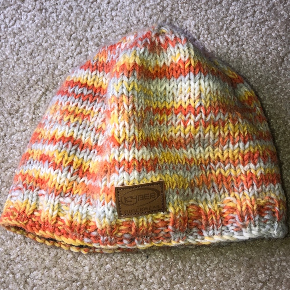 Kyber wool hat lined with fleece looks brand new